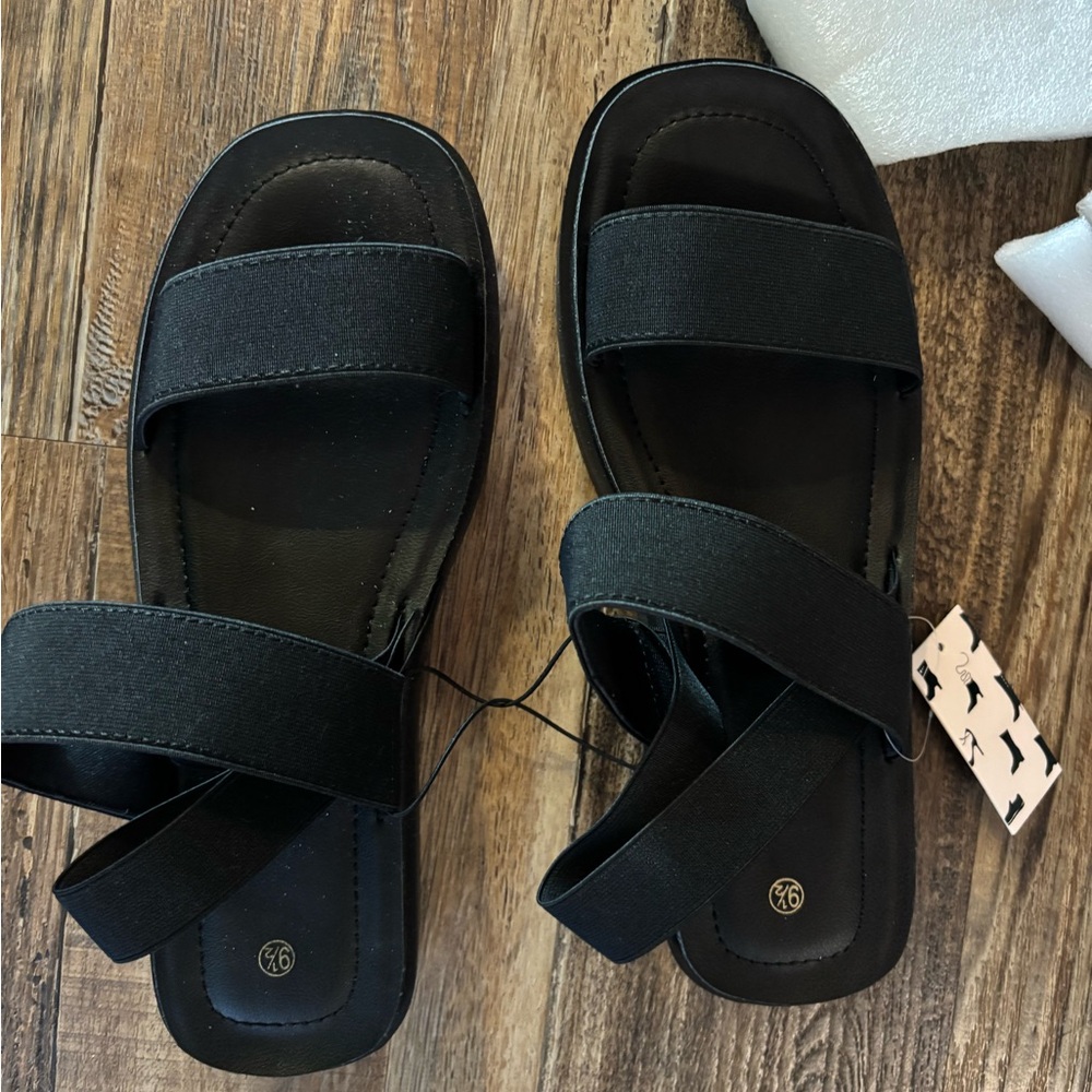 NWT Comfy Black Women's Platform Sandals